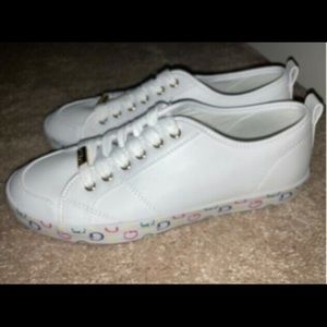 GUESS Women's  Low Top Lace Sneakers-8.5-BRAND NEW